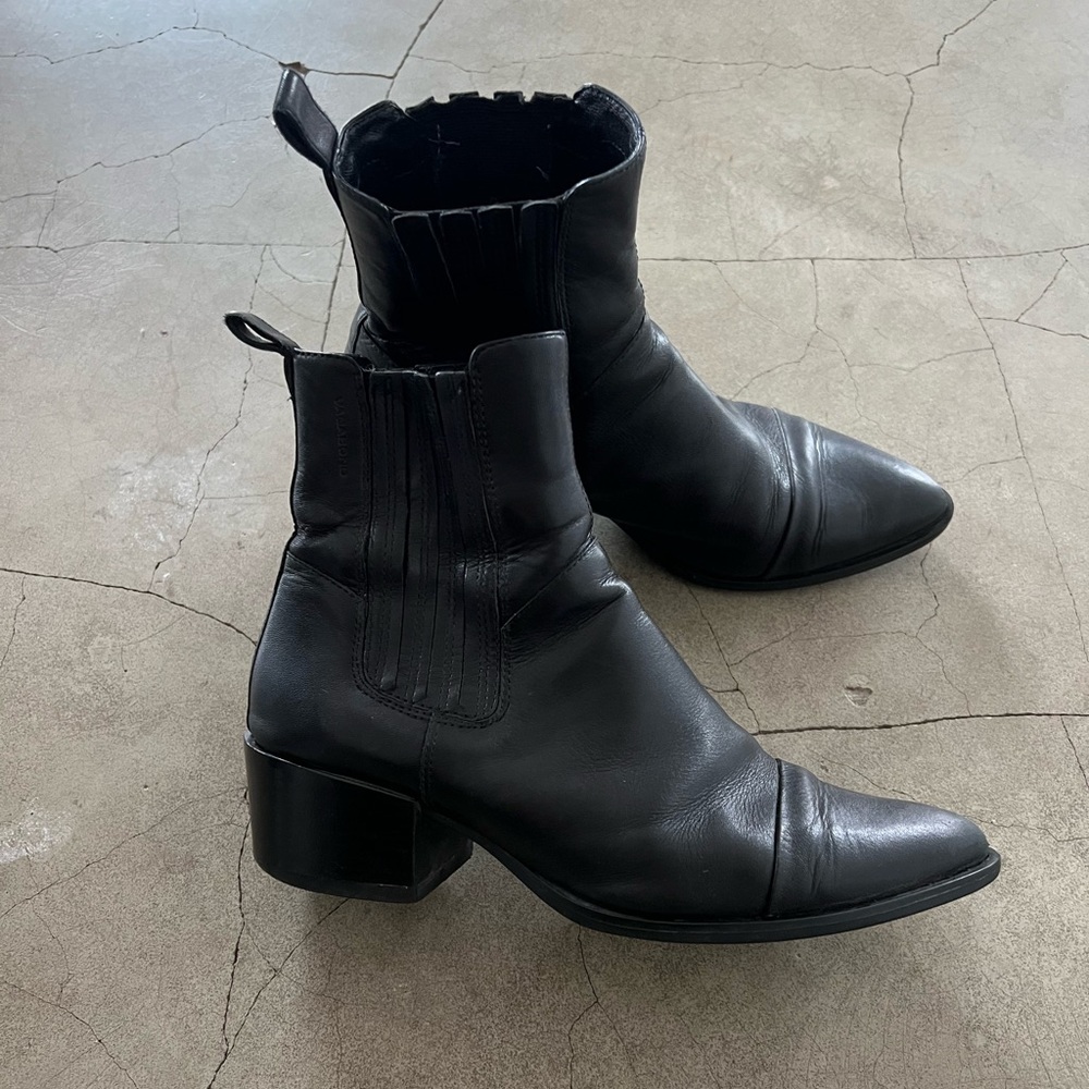 VAGABOND SHOEMAKERS MARJA CHELSEA BLACK LEATHER ANKLE BOOT US 8 / EU 38